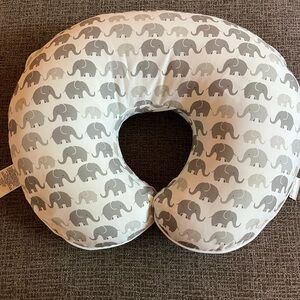 Boppy pillow with extra cover - like new!